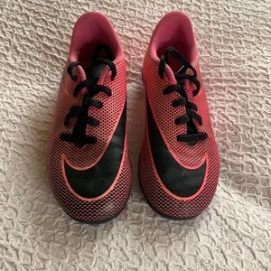Nike girls soccer cleats. Size 13